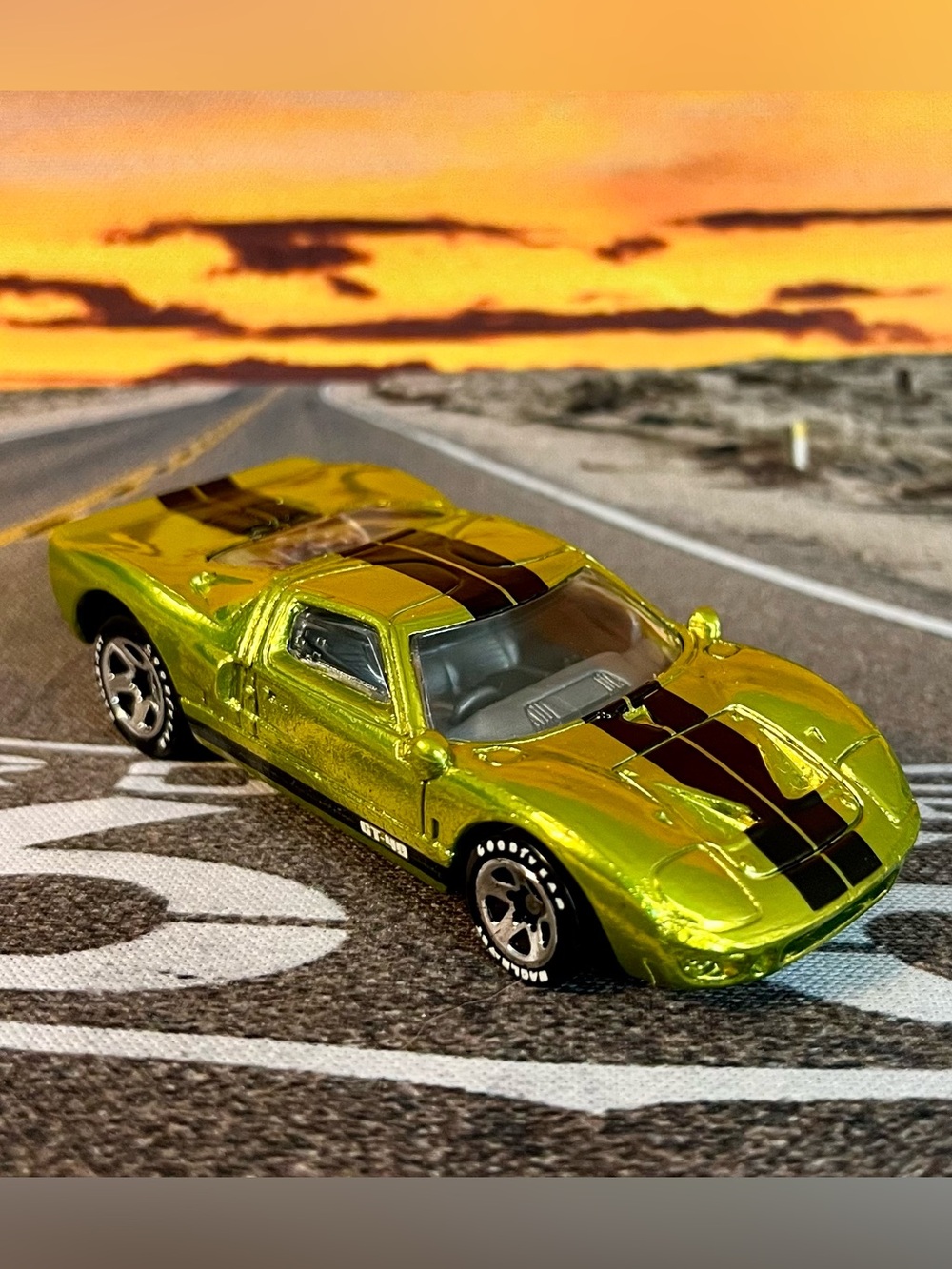 Hot Wheels Classics Ford GT-40 Antifreeze Green Mint Condition